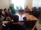 Зуев М.И. и Данилов М.В. ведут беседу с подростками
