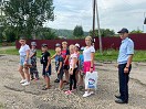 Дети с сотрудниками филиала и полиции готовы идти в поход