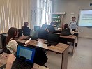 Ученики слушают Шуйскую Ольгу Петровну