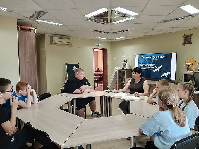 Дети слушают Некрасовy Татьянy Николаевнy