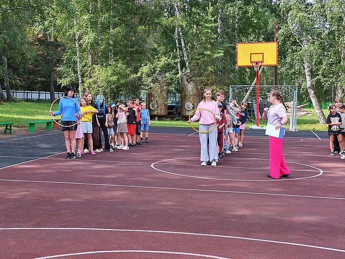 Две команды представили себя в роли пассажиров автобуса
