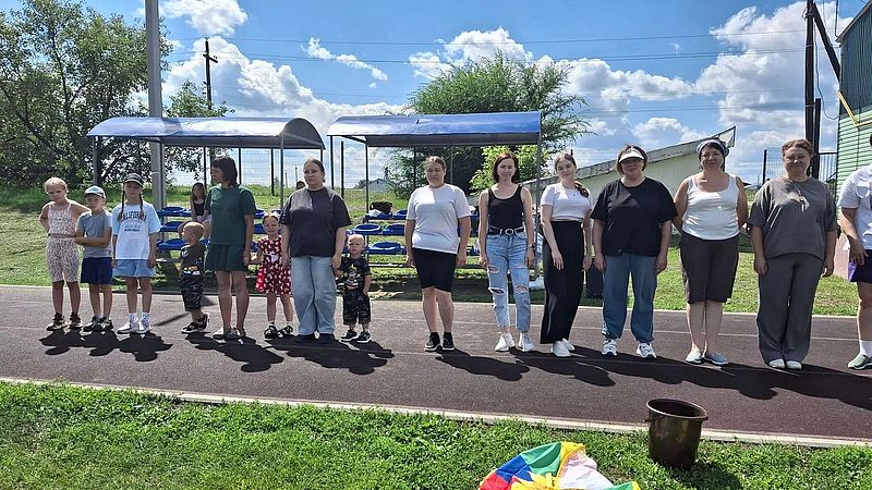 Сотрудники Комплексного центра с детьми и внуками