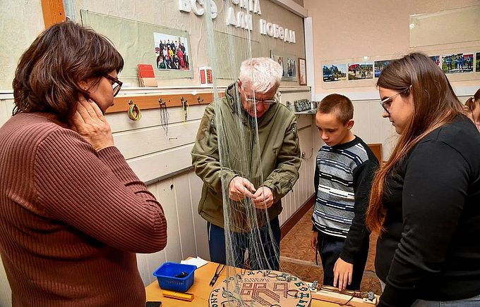 Дорогин А.Н. показывает, как плести антидроновую сеть